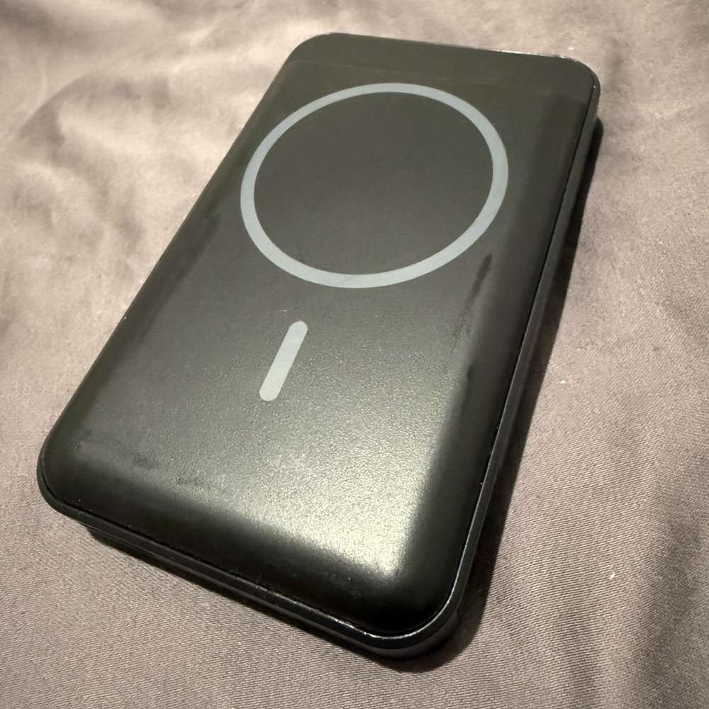 MagSafe Wireless Power Bank - Black